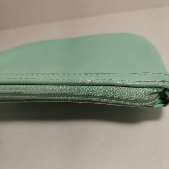 NINE WEST Turquoise Perforated Faux Patent Logo Zip Wallet Wristlet Pre-Owned - Picture 3 of 11